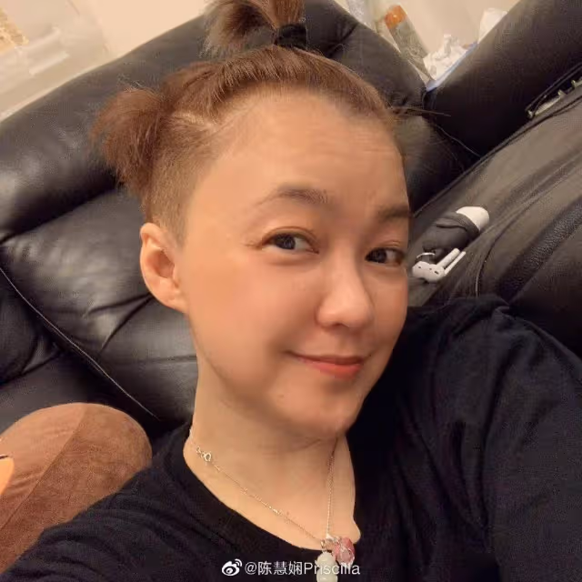 港星陳慧嫻獲好友慶生!59歲染金髮被贊時髦,曾兩度心儀同性戀