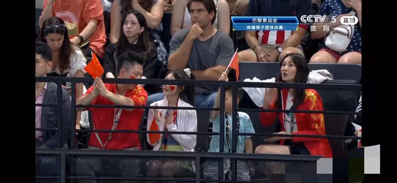 李小鵬一家現身奧運賽場,奧莉跟爸爸很像,李安琪老態明顯被吐槽