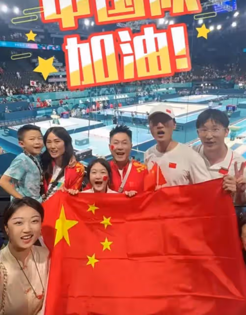 李小鵬一家現身奧運賽場,奧莉跟爸爸很像,李安琪老態明顯被吐槽