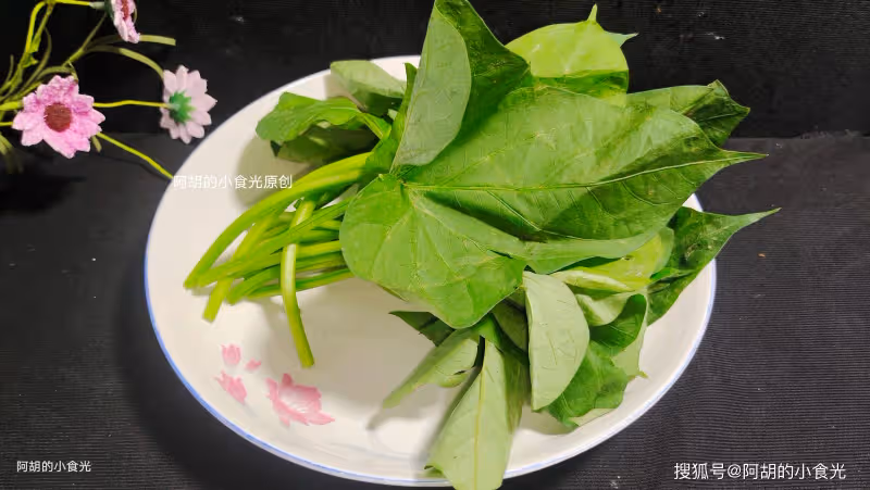 這菜只在夏天有,1塊一把的「地上人參」!一拌一蒸,一口回味無窮、越嚼越香