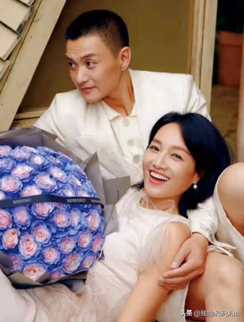 周一圍公開撒糖,為老婆整理頭髮好寵溺,朱丹瘦到100斤腰身纖細