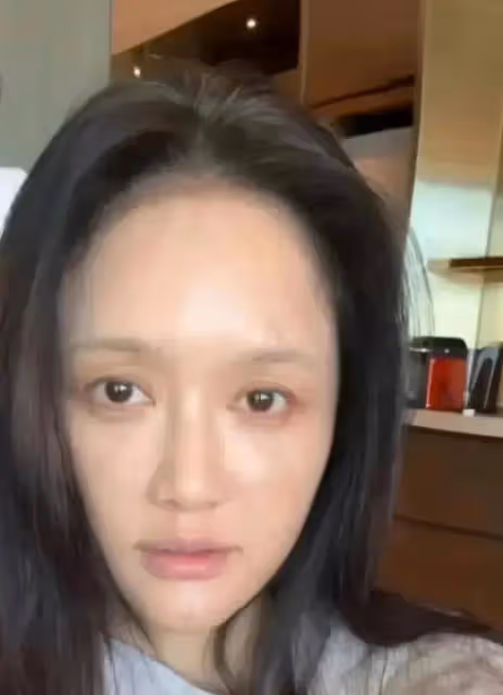 陳喬恩素顏照曝光,46歲真實狀態顯蒼老,網友直言很真實