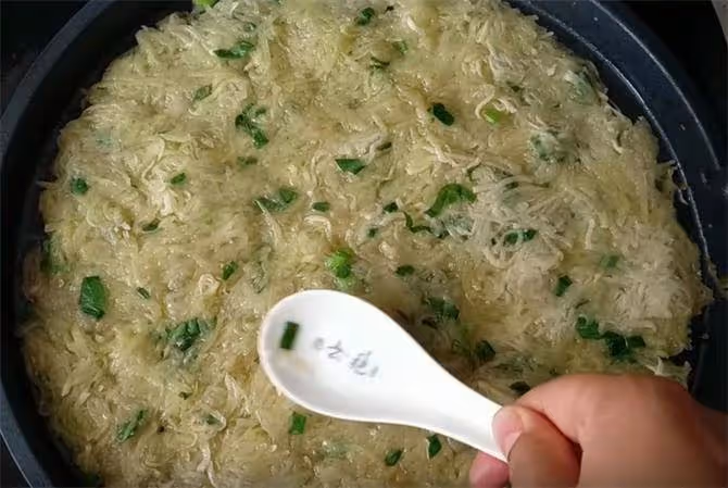只需要2個土豆,用最簡單方法,做出最好吃的土豆餅,金黃酥脆