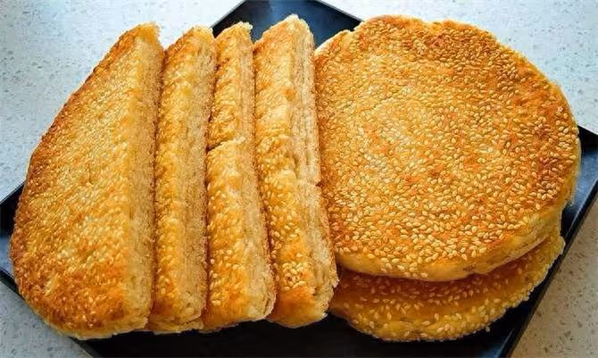 香酥芝麻大餅,半碗芝麻,一碗麵粉,不用烤箱,4張餅夠全家吃