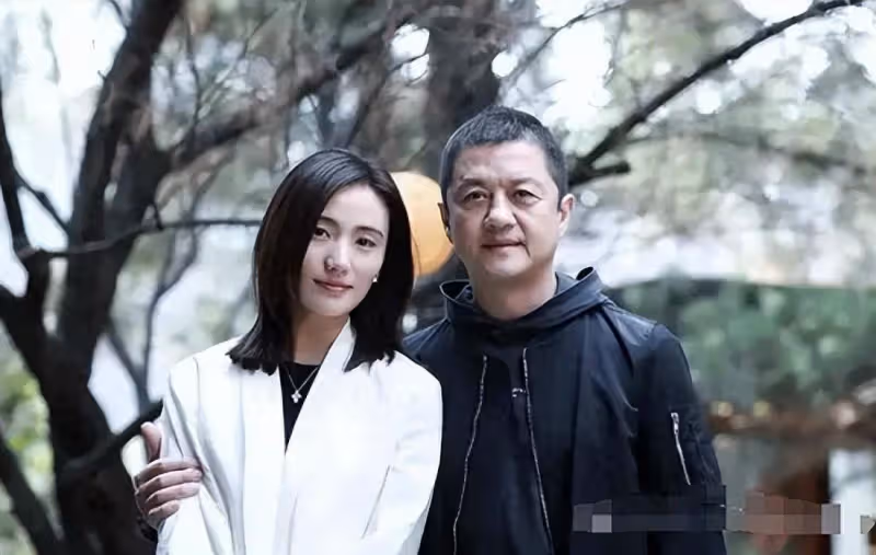 亞鵬夫婦直播玩火：借王菲炒作惹眾怒，學習"汪式營銷"現場翻車