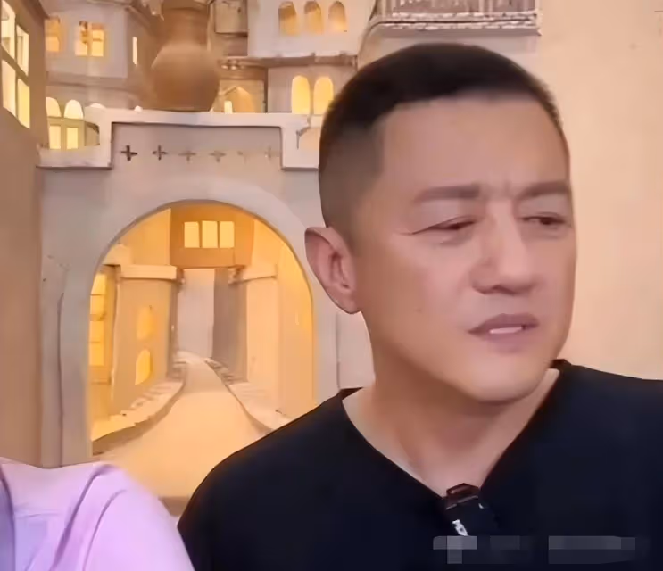 亞鵬夫婦直播玩火：借王菲炒作惹眾怒，學習"汪式營銷"現場翻車