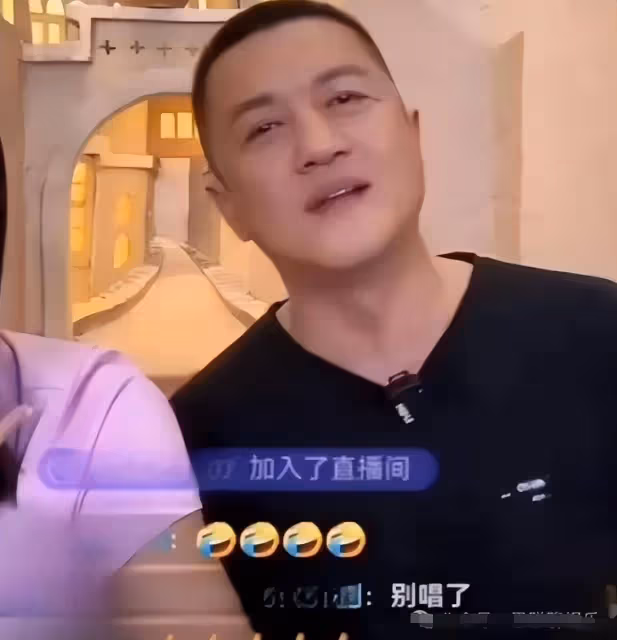 亞鵬夫婦直播玩火：借王菲炒作惹眾怒，學習"汪式營銷"現場翻車