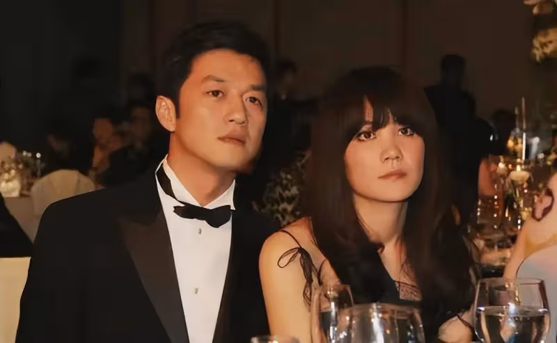 亞鵬夫婦直播玩火：借王菲炒作惹眾怒，學習"汪式營銷"現場翻車