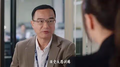 香港電視台為爭奧運收視出盡招數,62歲男星全日侯坐鎮TVB主持獲贊專業