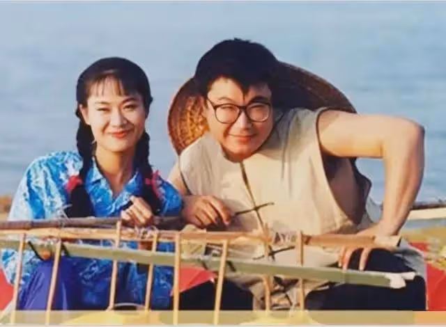 於文華：生下女兒就被拋棄，36歲嫁給網戀小伙，如今怎樣了？