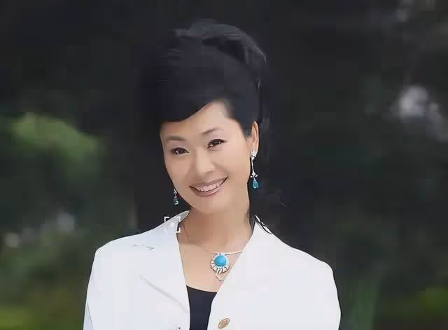 於文華：生下女兒就被拋棄，36歲嫁給網戀小伙，如今怎樣了？