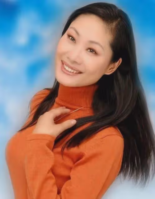 於文華：生下女兒就被拋棄，36歲嫁給網戀小伙，如今怎樣了？