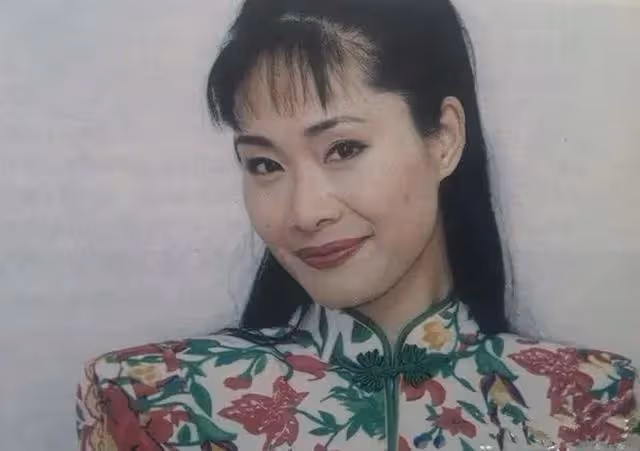 於文華：生下女兒就被拋棄，36歲嫁給網戀小伙，如今怎樣了？