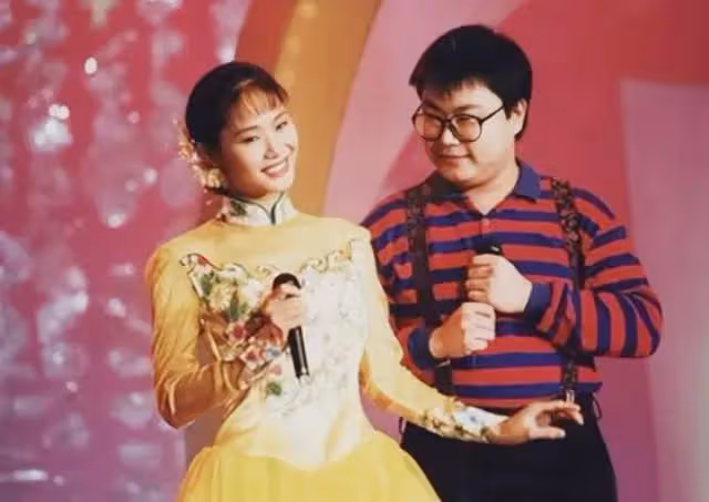 於文華：生下女兒就被拋棄，36歲嫁給網戀小伙，如今怎樣了？