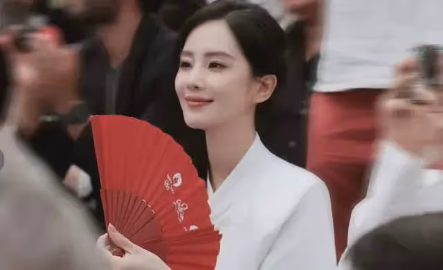 劉詩詩生圖暴露真實狀態，把賽場當秀場擺拍，營銷用力過猛翻車