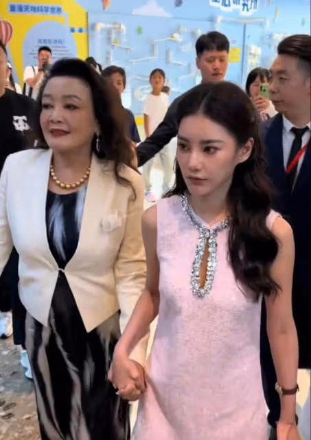 網友質疑馬筱梅墊下巴,汪小菲霸氣護妻:我老婆從小就這麼好看!