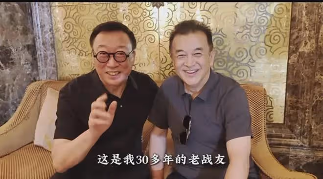 黃宏罕見露面，64歲頭髮烏黑氣色紅潤，聲音洪亮就是眼角皺紋多