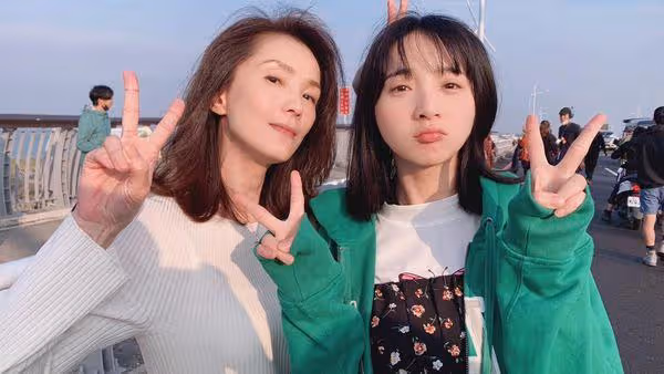 《塑膠花》結局催淚!葉全真、李沐「母女和解」唯一合照哭到眼腫