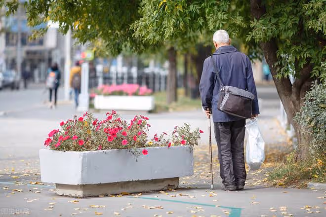 我35歲才發現：現在很多人不喜歡親戚借宿，並非他們無情冷漠了