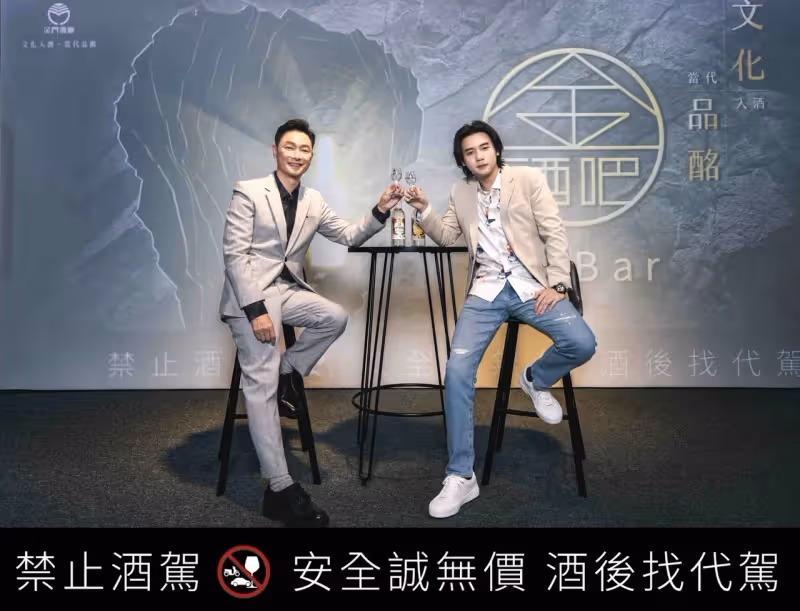 最生疏父子！謝祖武父子首合體代言互打招呼「你好」　潤滑劑媽媽：他倆相愛相殺