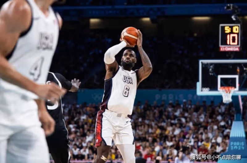 美國男籃17分大勝！詹杜合砍26分，恩比德慘遭棄用，阿德巴約爆發