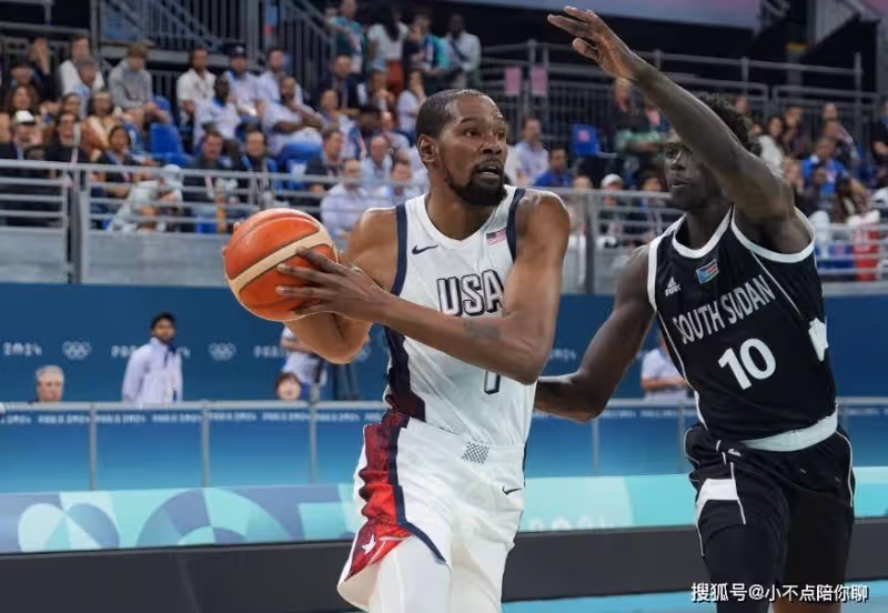 美國男籃17分大勝！詹杜合砍26分，恩比德慘遭棄用，阿德巴約爆發