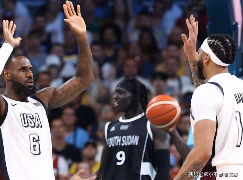 美國男籃17分大勝!詹杜合砍26分,恩比德慘遭棄用,阿德巴約爆發