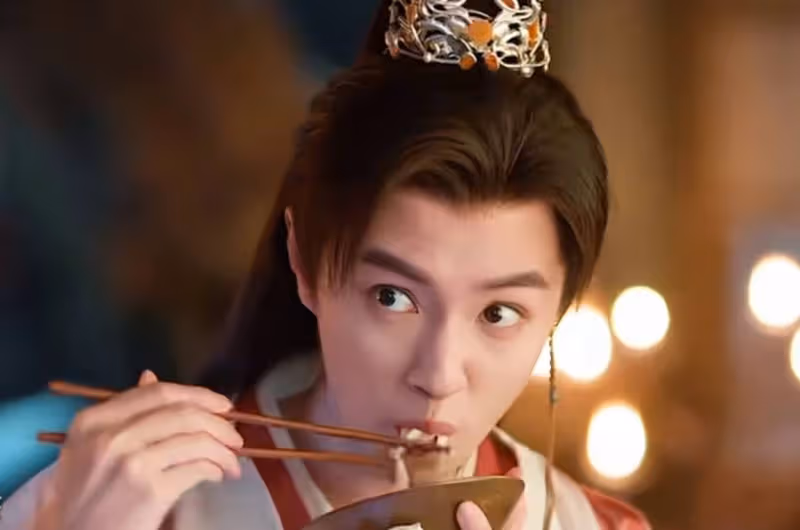 四海重明:男主實力不足,女主36歲「扮嫩」演少女,演的什麼?
