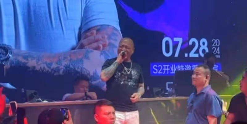 頻登台賺錢還債！港星吳志雄被曝收費14萬一場，投資餐廳接連倒閉