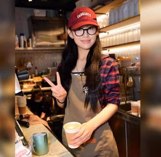 少女感滿滿！炎明熹回鄉下探親曬與胞妹合照，顏值飆升直逼姐姐