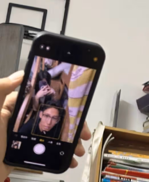 少女感滿滿！炎明熹回鄉下探親曬與胞妹合照，顏值飆升直逼姐姐