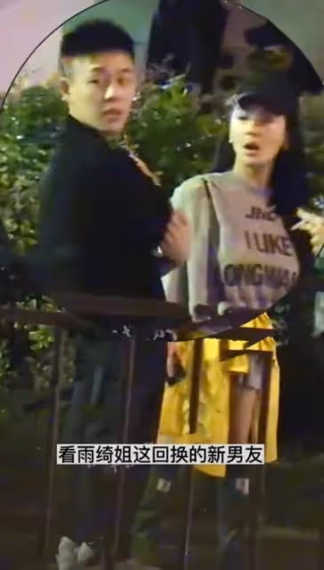 張雨綺與新男友太甜蜜,男方寵溺摟肩抱其女兒,提前練習當繼父
