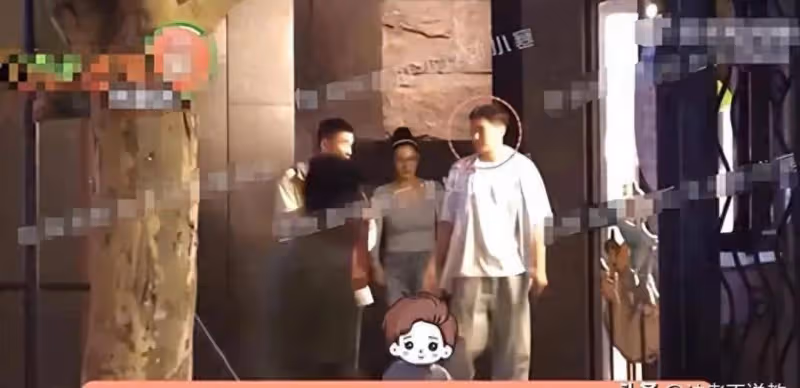 張雨綺與新男友太甜蜜,男方寵溺摟肩抱其女兒,提前練習當繼父