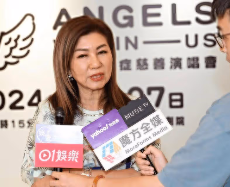 TVB當紅女歌手大曬與妹妹合照!五官輪廓長得極似!昔日小女孩成美少女