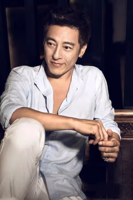 夫妻倆堅持26年不吃肉不生子,就為了不變老,如今54歲近照不敢認