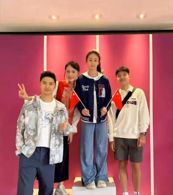 同樣去巴黎看奧運,田亮一家全網稱讚,李小鵬一家卻被追著罵?