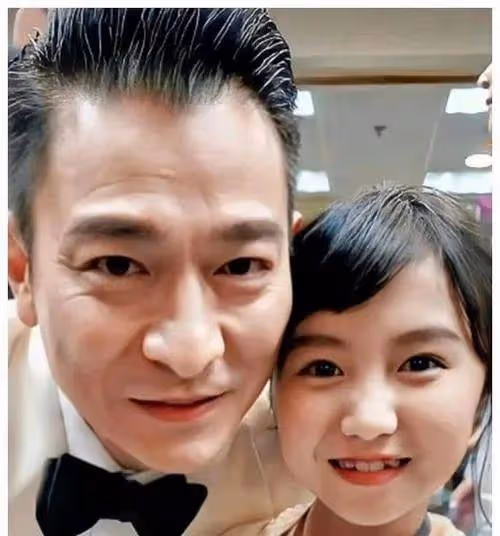 59歲的劉德華千金劉向蕙太漂亮了,恐怕是娛樂圈顏值最高的星二代了吧!
