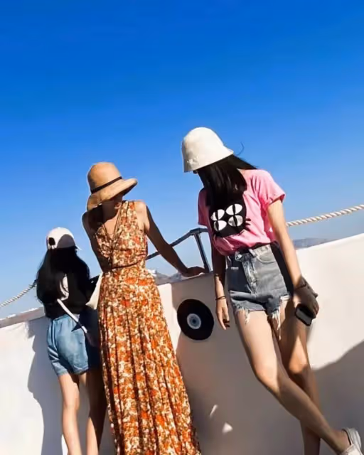 馬伊琍攜倆女兒出行,姐妹倆亭亭玉立好時髦,愛馬像爸妹妹像媽