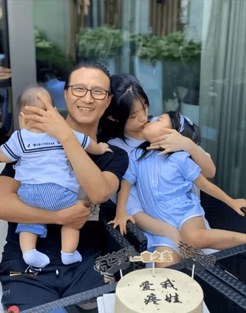 同為汪峰的基因,將章子怡女兒和葛薈婕女兒一對比,穿戴差距一目了然