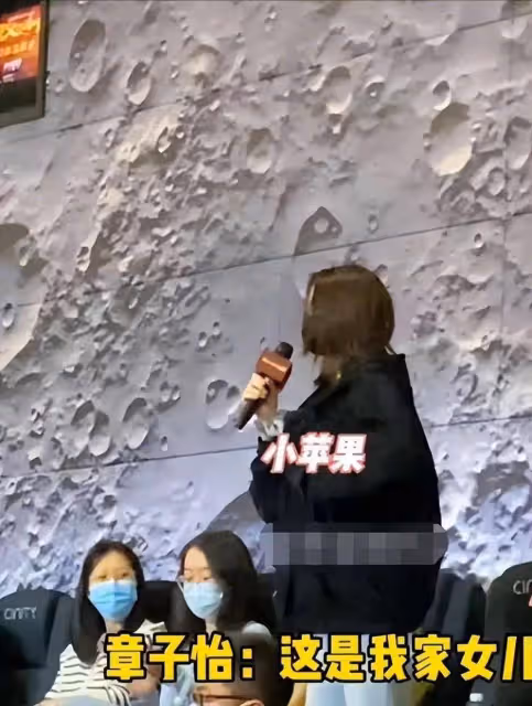 同為汪峰的基因,將章子怡女兒和葛薈婕女兒一對比,穿戴差距一目了然