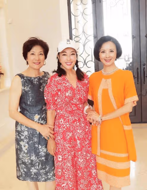 73歲劉曉慶科技美後大變樣,扎雙馬尾辮穿花裙,臉蛋緊緻不出皺紋