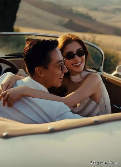 吳千語婚禮預熱,與施伯雄坐車甜蜜擁吻,2套婚紗曝光高級感十足