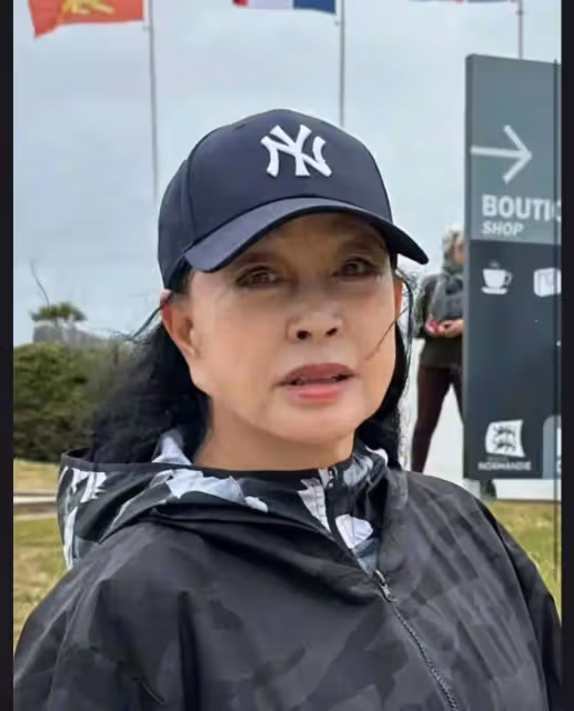 劉曉慶現身街頭現場生圖曝光,本人皮膚褶皺太顯老,依舊非常自信