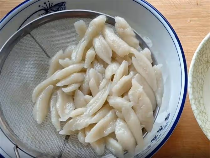 土豆和黃瓜最特別的做法,不煎不炒不炸,勁道爽滑,這樣做吃不夠