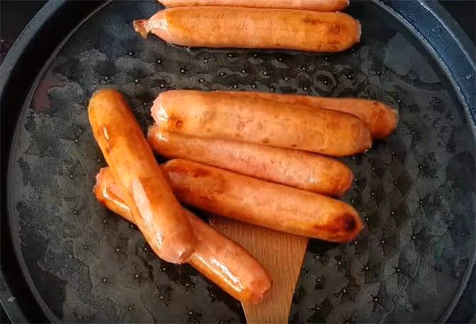 一碗麵粉,幾根香腸,不用烤箱,這做法絕對沒吃過,咬一口直掉渣