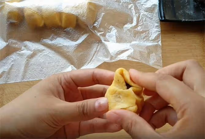 一碗麵粉,加點溫水,不用烤箱,教你用平底鍋做麵包,香甜鬆軟