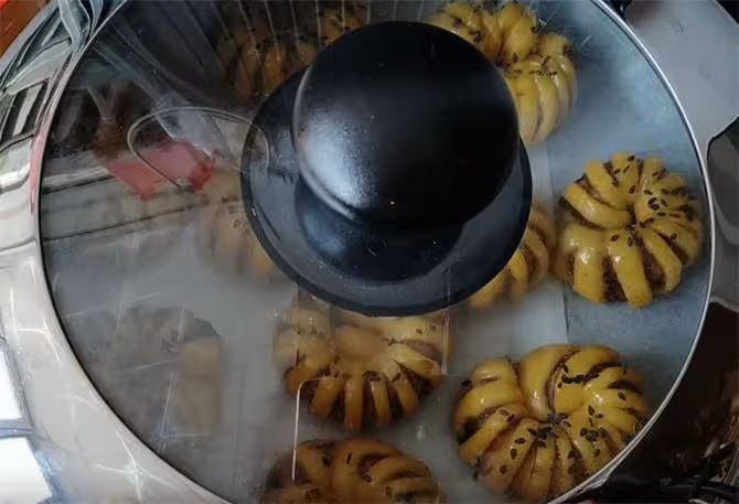一碗麵粉,加點溫水,不用烤箱,教你用平底鍋做麵包,香甜鬆軟