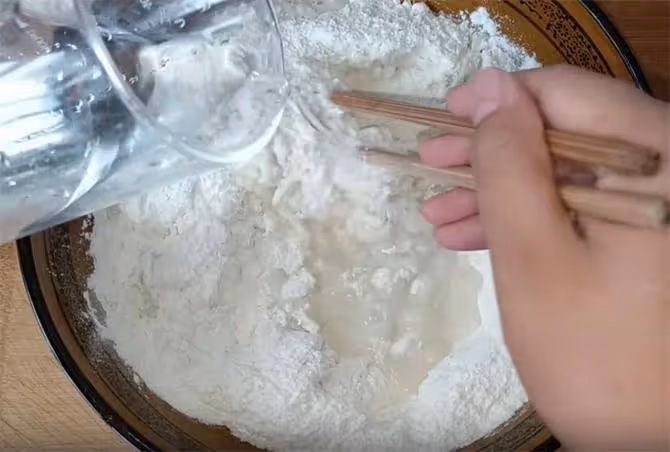 油條新做法,不擀麵不揉面,不用添加劑,蓬鬆酥脆,10分鐘做早餐