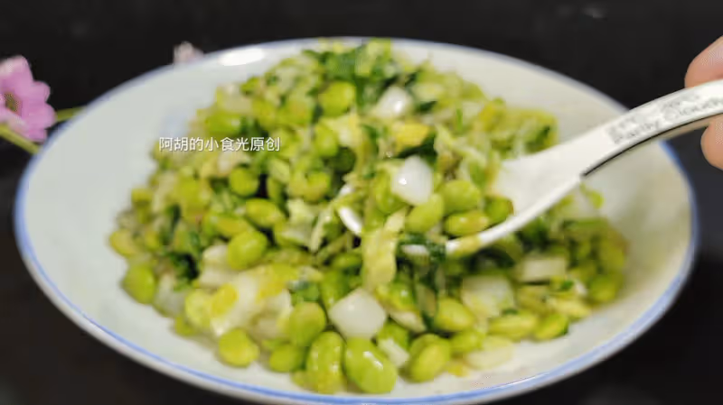 夏天這素菜使勁吃,無肉一樣香!捏一捏再炒一炒,吃一口就愛上、超級下飯