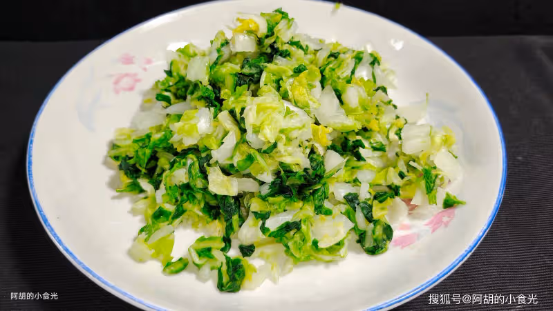 夏天這素菜使勁吃,無肉一樣香!捏一捏再炒一炒,吃一口就愛上、超級下飯